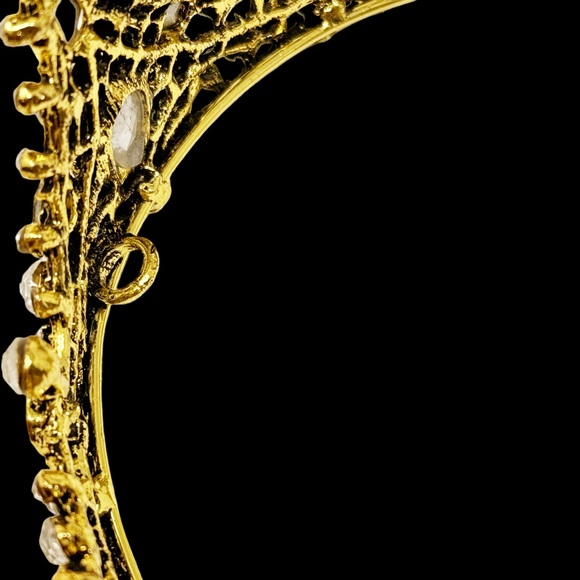 A stunning CROWN! Vintage one of a kind bridal crown for wedding veil decor - Picture 8 of 8